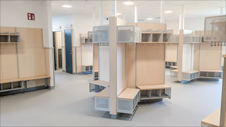 Klädfack och sittbänkar 