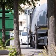 återvinningsbehållaren byts lyfts med lastbilskran