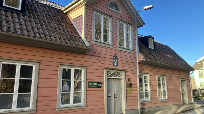 Hus med rosa fasad